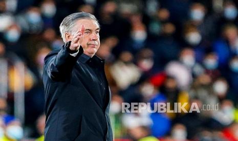 Reaksi pelatih kepala Real Madrid Carlo Ancelotti saat pertandingan sepak bola babak 16 besar Piala Raja Spanyol antara Elche CF dan Real Madrid di Elche, Spanyol  Jumat (21/1/2022).