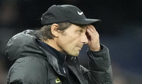 Pelatih Tottenham Hotspur Antonio Conte dilarang dampingi timnya pada laga terakhir grup Liga Champions melawan Marseille.