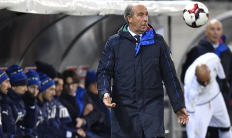 Reaksi pelatih timnas Italia, Giampiero Ventura pada laga kualifikasi Piala Dunia 2018 lawan Liechstenstein di Vaduz, Ahad (13/11) dini hari WIB. Italia menang telak dengan skor 4-0.