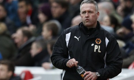 Reaksi pelatih Wolverhampton Wanderers, Paul Lambert pada laga Piala FA lawan Liverpool di Anfield, Sabtu (28/1). Wolves berhasil mengalahkan tuan rumah dengan skor 2-1.