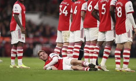 Reaksi pemain Arsenal Emile Smith Rowe selama pertandingan sepak bola Liga Premier Inggris antara Arsenal dan West Ham United di stadion Emirates di London, Rabu, 15 Desember 2021.