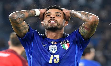 Reaksi pemain Italia Emerson Palmieri selama pertandingan sepak bola Grup C Kualifikasi Eropa Piala Dunia 2022 antara Italia dan Swiss di stadion Olimpico di Roma, Italia, 12 November 2021. 