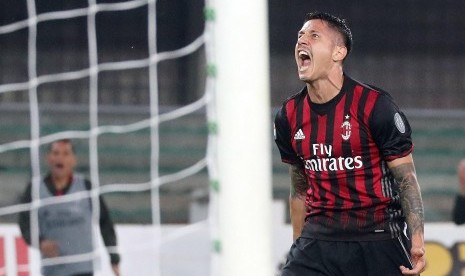 Reaksi striker AC Milan, Gianluca Lapadula, pada laga Seri A lawan Chievo Verona, pada 16 Oktober. Lapadula akhirnya mencetak gol perdanaya untuk Milan saat laga lawan Palermo semalam.