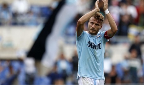 Reaksi striker Lazio, Ciro Immobile pada laga Serie A lawan AC Milan di Stadion Olimpico, Ahad (10/9). Lazio menang 4-1 pada laga ini.