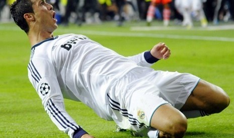 Real Madrid's Cristiano Ronaldo celebrates after scoring a goal against Manchester City during their Champions League Group D soccer match at Santiago Bernabeu stadium in Madrid September 18, 2012. And a scientist says that science could help Indonesia to 