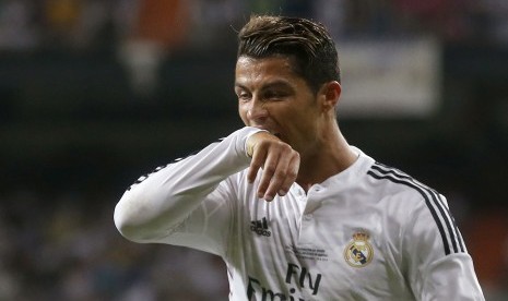 Real Madrid's Cristiano Ronaldo reacts during their Spanish Super Cup first leg soccer match against Atletico Madrid at the Santiago Bernabeu stadium in Madrid August 19, 2014.