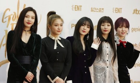 Personel Red Velvet. Irene, Joy, dan Yeri kini menjalani isolasi mandiri setelah terkonfirmasi positif Covid-19.