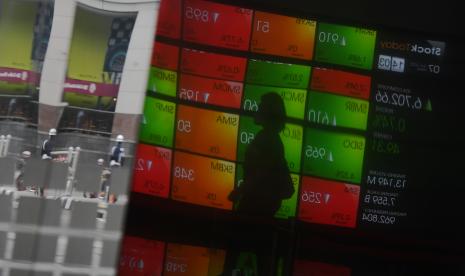 Indeks Harga Saham Gabungan (IHSG) dibuka di zona hijau pada perdagangan hari ini, Selasa (18/1). IHSG menguat ke level 6.654,95 setelah berakhir terkoreksi sebesar 0,72 persen pada penutupan perdagangan kemarin.