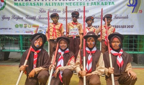 Regu pramuka SDT Bina Ilmu Parung berhasil meraih juara di ajang Wid Games yang diadakan MAN 1 Jakarta.