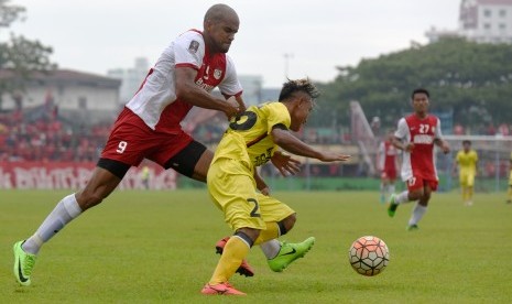 Reinaldo Elias da Costa (kiri)