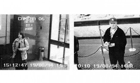 Rekaman CCTV yang dikeluarkan berkenaan dengan perampokan di Melbourne, Australia di 1994.