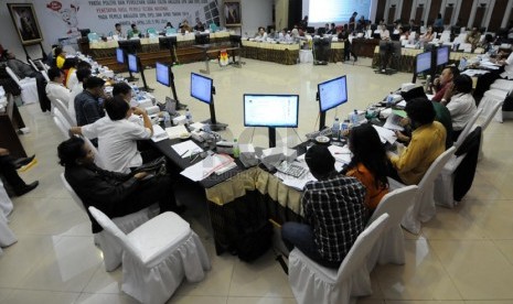  Rekapitulasi suara nasional Pemilihan Umum Legislatif (Pileg) 2014 di Kantor Komisi Pemilihan Umum (KPU), Jakarta, Rabu (7/5). 