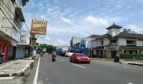 Reklame di Kota Tasikmalaya, Senin (12/4).