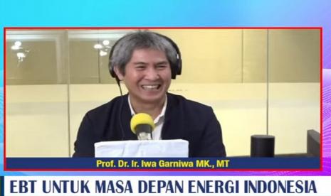 Rektor Institut Teknologi PLN, Iwa Garniwa, dalam sebuah acara talkshow membahas 