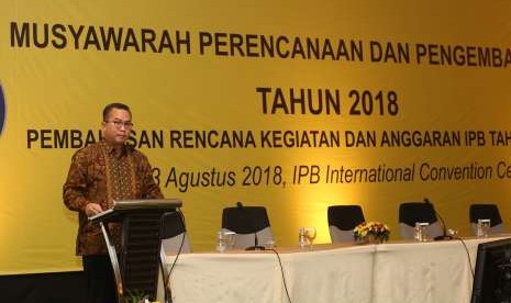 Rektor IPB Dr Arif Satria membuka Musrenbang IPB. 