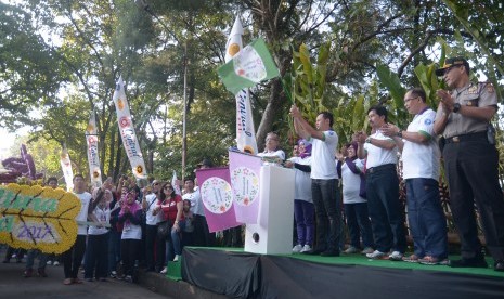 Rektor IPB Herry Suhardiyanto melepas Karnaval Florikultura Indonesia 2017, Ahad (30/7).