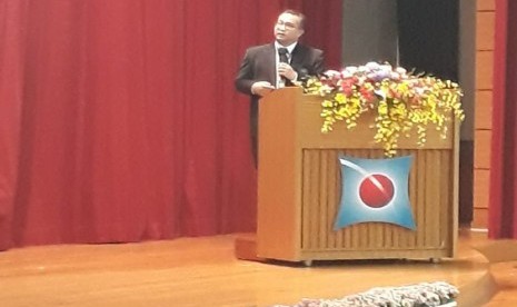 Rektor IPB sedang menyampaikan pemikiran tentang pertanian 4.0 di Taiwan