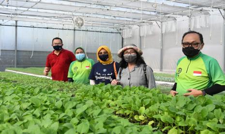 Rektor IPB University, Prof Dr Arif Satria dan Menaker,  Ida Fauziah berkomitmen untuk meningkatkan kapasitas dan kualitas petani melalui BLK.