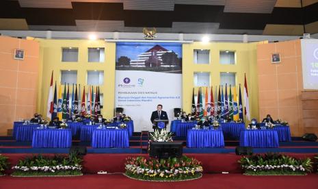 Rektor IPB University, Prof Dr Arif Satria memberikan kata sambutan pada dies natalis IPB University yang ke-57, tanggal 1 September 2020.