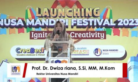 Rektor Kampus Digital Bisnis UNM, Prof Dr Dwiza Riana, saat memberi sambutan di acara Nusa Mandiri Festival 2023.