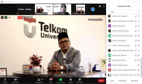 Rektor Telkom University, Prof Adiwijaya mengapresiasi kegiatan pameran dan fashion show yang dilaksanakan oleh mahasiswa tingkat akhir prodi Kriya, Tekstil dan Fashion, Fakultas Industri Kreatif secara virtual di masa pandemi covid-19. Menurutnya, kegiatan tersebut diharapkan dapat meningkatkan produktivitas mahasiswa dalam berkarya.