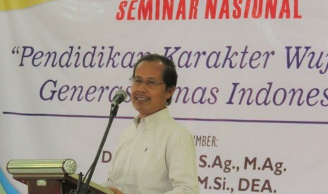 Rektor UAA Prof Hamam Hadi dalam seminar ‘Pendidikan Karakter Wujudkan Generasi Emas Indonesia’. 