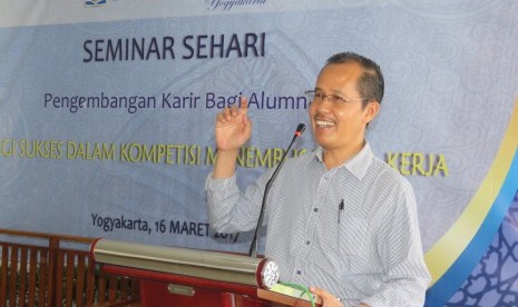 Rektor UAA Prof Hamam Hadi dalameminar Sehari Pengembangan Karir bagi Alumni. 