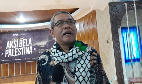 Rektor Universitas Ahmad Dahlan (UAD) ​​Prof Muchlas saat Aksi Bela Palestina dan Kutuk Israel di Aula Masjid Islamic Center UAD, Banguntapan, Kabupaten Bantul, DIY, Selasa (7/5/2024)