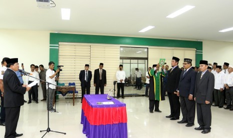 Rektor UIN Ar Raniry Warul Walidin melantik tiga wakil rektor.