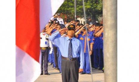 Rektor UMM menjadi inspektur upacara HUT RI.