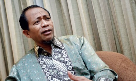 Rektor Unhalu Usman Rianse