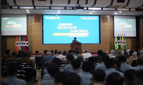 Rektor Unisba Prof Dr H Edi Setiadi, SH MH, di acara silaturahmi Idulfitri 1445 H dengan semua civitas akademika Unisba