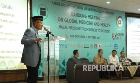 Rektor Unisba Prof Edi Setiadi