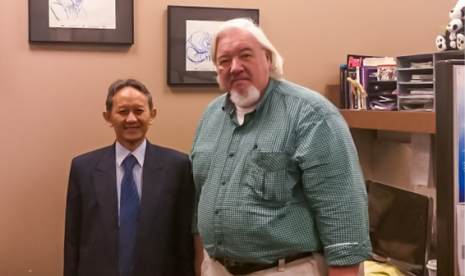 Rektor Universitas Amikom Yogyakarta, Prof Suyanto, bersama salah  satu animator University of Southern California (USC), Tom Sito.