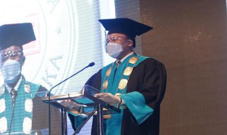 Rektor Universitas BSI, Dr Mochamad Wahyudi menyampaikan laporan perkembangan dan capaian yang telah dilakukan oleh Universitas BSI pada periode 2020/2021.