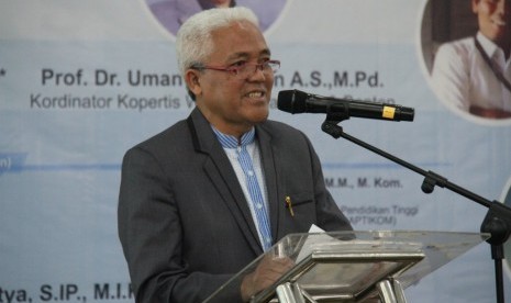 Rektor Universitas BSI Dr Purwadhi saat meluncurkan pengembangan gedung baru Universitas BSI di Hotel Asrilia Bandung,  Selasa (25/7). 