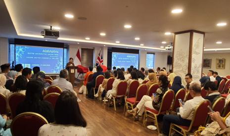  Rektor Universitas Gadjah Mada (UGM), Prof Ova Emilia, dalam kunjungannya ke delapan mitra universitas yang ada di UK.