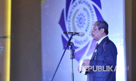 Rektor Universitas Muhammadiyah Prof Dr Suryanto menyampaikan sambutannya pada Lauching Peresmian Universitas Muhammadiyah Bandung, di Hotel Harris & Conventions, Jl Ciumbuleuit, Kota Bandung, Selasa (23/8). (Mahmud Muhyidin)