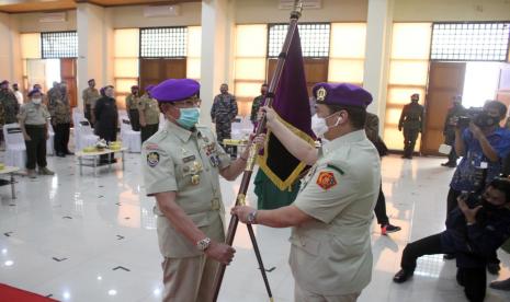 Rektor Universitas Pasundan (Unpas), Eddy Jusuf dilantik sebagai Komandan Resimen Mahasiswa Mahawarman Jawa Barat periode 2020-2023 pada Jumat, (27/11).