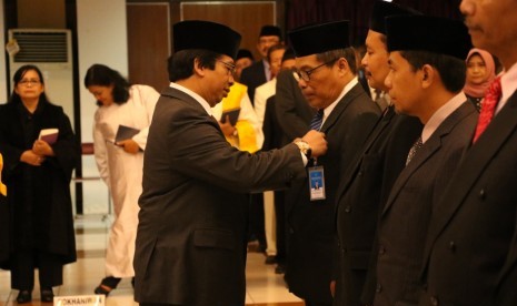 Rektor Universitas Sebelas Maret (UNS) Solo, Jamal Wiwoho melantik 178 Kepala Program Studi (Kaprodi) untuk masa jabatan 2019-2023 bertempat di Auditorium GPH Haryo Mataram UNS, Solo, Rabu (29/5). 