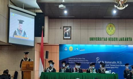 Rektor UNJ Dikukuhkan Sebagai Guru Besar