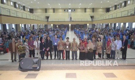 Rektor Unpam dan jajarannya serta para peserta seminar internasional The 3rd Indonesia International Conference on Linguistics, Language Teaching, Literature and Culture (The 3rd IICLLTLC 2019) di Universitas Pamulang, Tangerang Selatan. (20/7/2019).