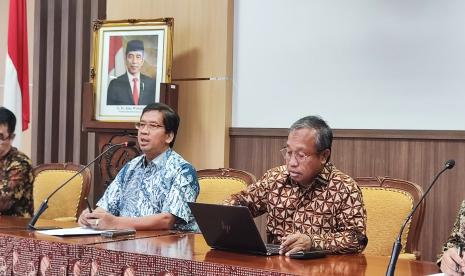  Rektor UNS, Jamal Wiwoho, dan Plt Wakil Rektor Umum dan SDM UNS Muhtar, Sabtu (15/7/2023).