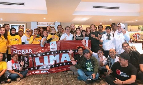 Relawan Jokowi gelar nobar film LIMA. 