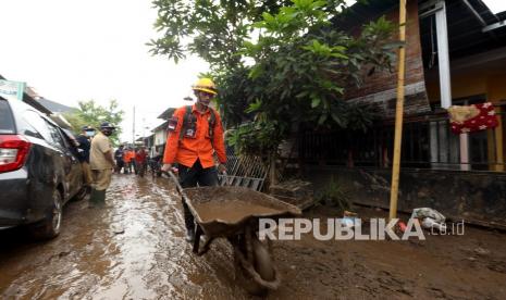 Banjir Bandang Jember Akibat Sampah dan Pendangkalan Sungai