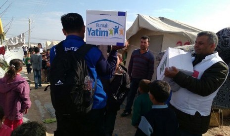 Relawan Rumah Yatim membawa langsung bantuan ke kamp pengungsian warga Suriah di Turki.