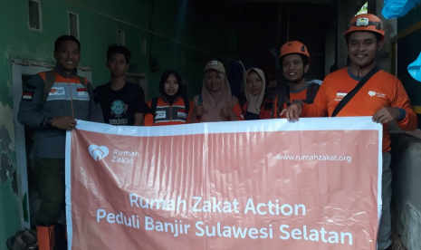 Relawan Rumah  Zakat Action kembali mendistribusikan bantuan logistik, di kelurahan Monro-Monro, Kecamatan Binamo, Kabupaten Jeneponto.