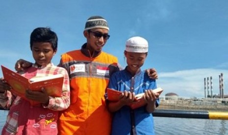 Relawan Rumah Zakat Balikpapan kembali membagikan paket Ramadhan Syiar Quran. 