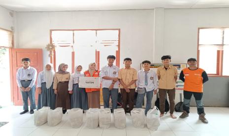 Relawan Rumah Zakat Bandung menyalurkan sembako yatim titipan donatur Rumah Zakat ke beberapa wilayah bandung raya yaitu Rancaekek, Cikancung, Cicalengka , Cimenyan dan Padasuka.