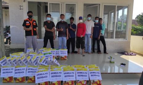 Relawan Rumah Zakat bersama beberapa tokoh masyarakat dan aparat desa membentuk kelompok Gemar Zakat yang bernama “Srimulyo Berbagi” Karena diadakan di salah satu Dusun yaitu Srimulyo di Desa Negeri Sakti Kecamatan Gedung Tataan, Kabupaten Pesawaran, Lampung.